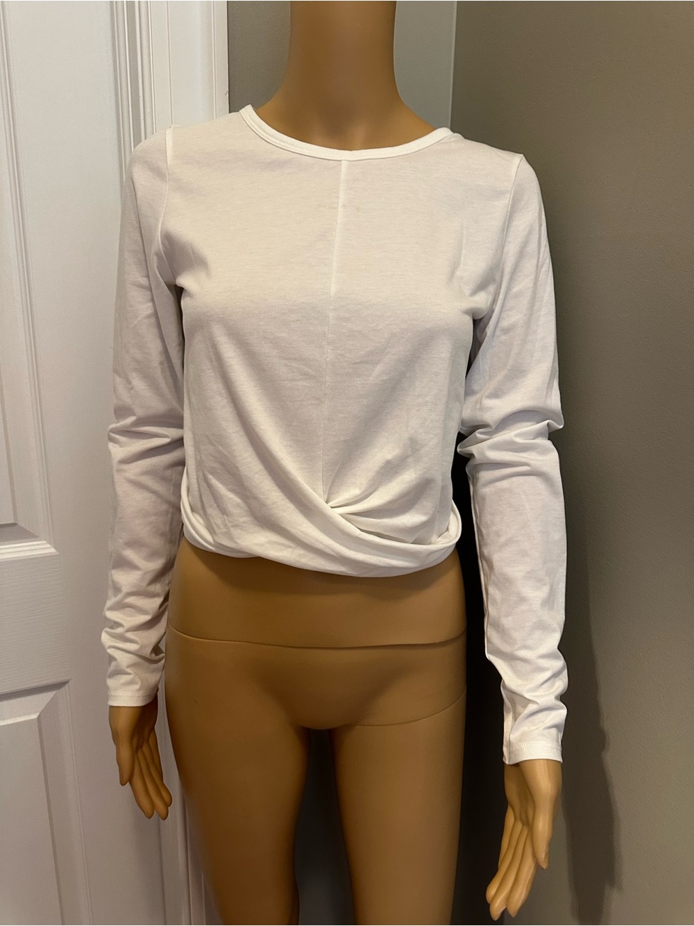 Lilly Pulitzer  Greer Resort White Long-Sleeve Twist Front Tee